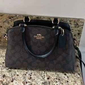 Original coach bag semi new medium size with brown handles